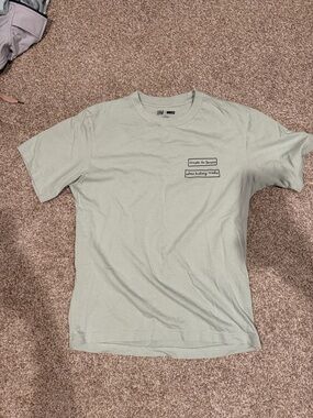 Men's Sage Green Graphic Tee UNI QLO LOUVRE MUSEUM COLLAB